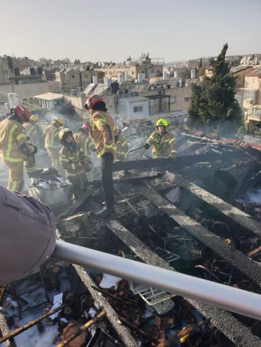 The ruins on the roof of the building in Geula (Photo: Jerusalem Fire and Rescue)