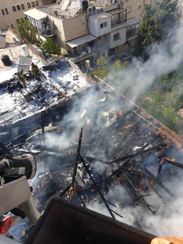 The ruins on the roof of the building in Geula (Photo: Jerusalem Fire and Rescue)