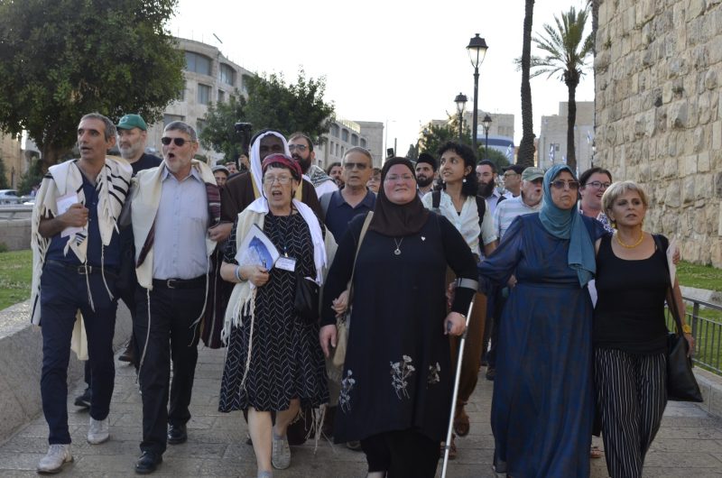הצעדה הבין דתית בשנה שעברה (צילום: Tash Lever)
