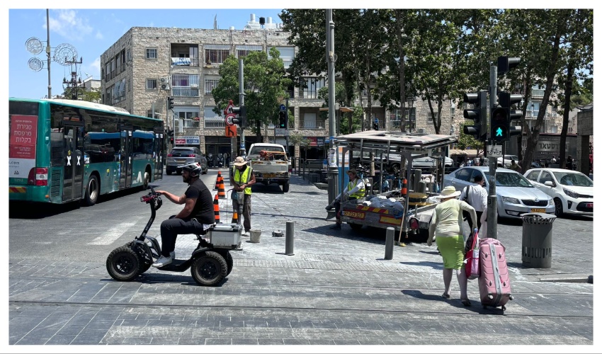 "חניון הדוידקה" לאחר שהוצבו בו עמודים (צילום: ברחובות שלנו)