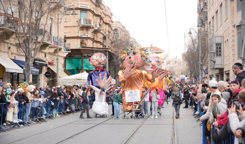 תהלוכת פורים המסורתית יוצאת לדרך (צילום: ליאור דסקל)